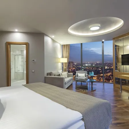 酒店 Ramada Plaza By Wyndham 5*