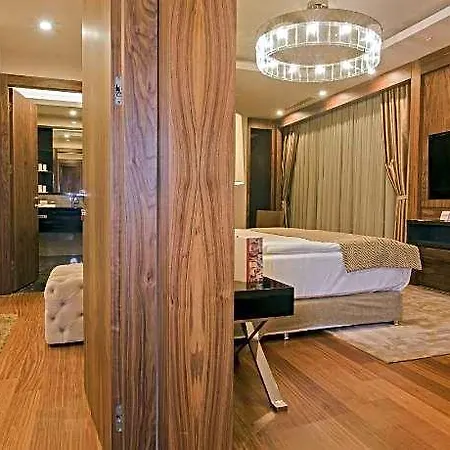 Otel Ramada Plaza By Wyndham 5*