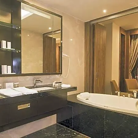 Ramada Plaza By Wyndham Otel
