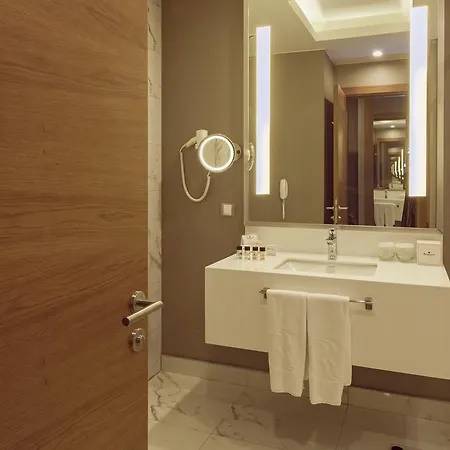 Otel Ramada Plaza By Wyndham 5*