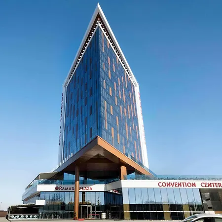 Ramada Plaza By Wyndham Hotell